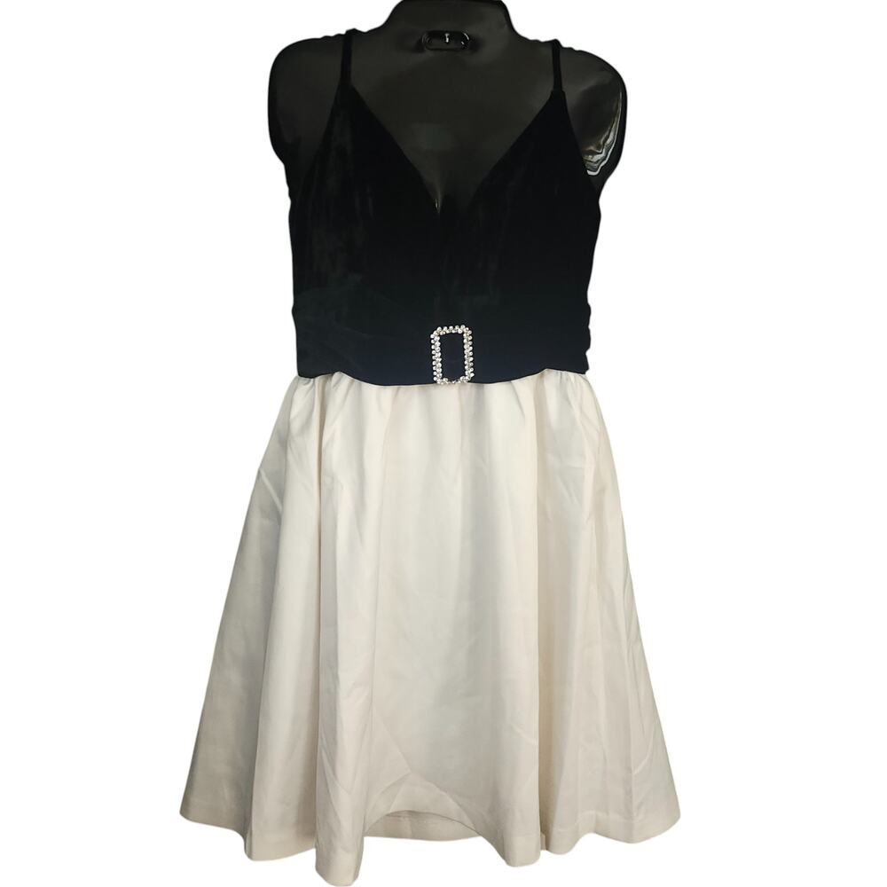 ENDLESS ROSE‎ Women's Mixed Media Dress Medium Black Ivory Buckle NWT $140